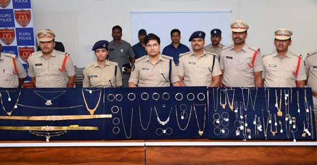 Ornaments like these, pledged by families in Jangareddygudem as loan collateral, were allegedly swapped for fakes inside a Bank of Baroda branch.